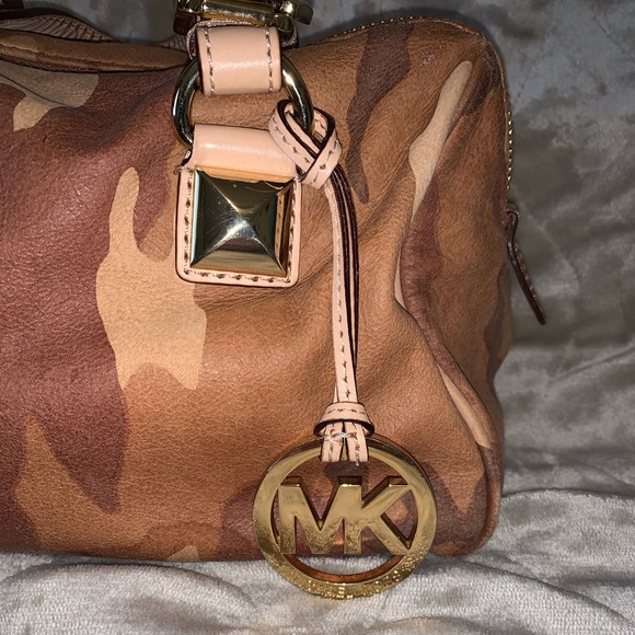 Michael Kors Small Camo Grayson Handbag with Gold Hardware. Classic and Chic! - Picture 7 of 10